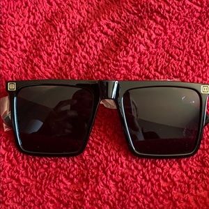 Square Trendy Black Sunglasses With Details